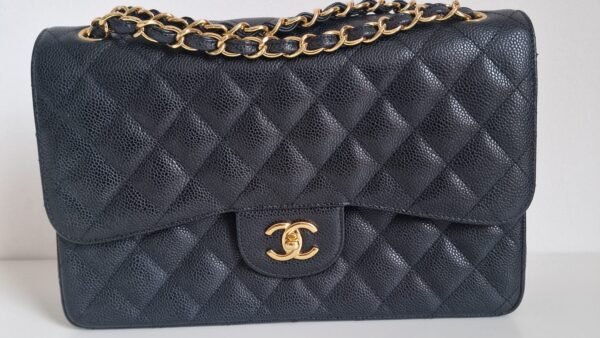 Chanel jumbo flap bag caviar leather front