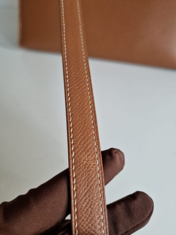 Hermes Kelly 28 Gold PHW Epsom strap stitches