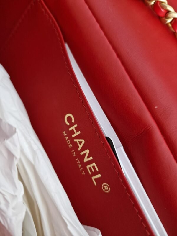 Chanel nailed flap bag in red calfskin GHW inside