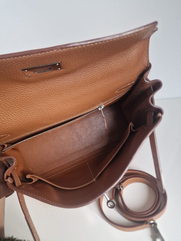 Hermes Kelly 28 Gold PHW togo inside
