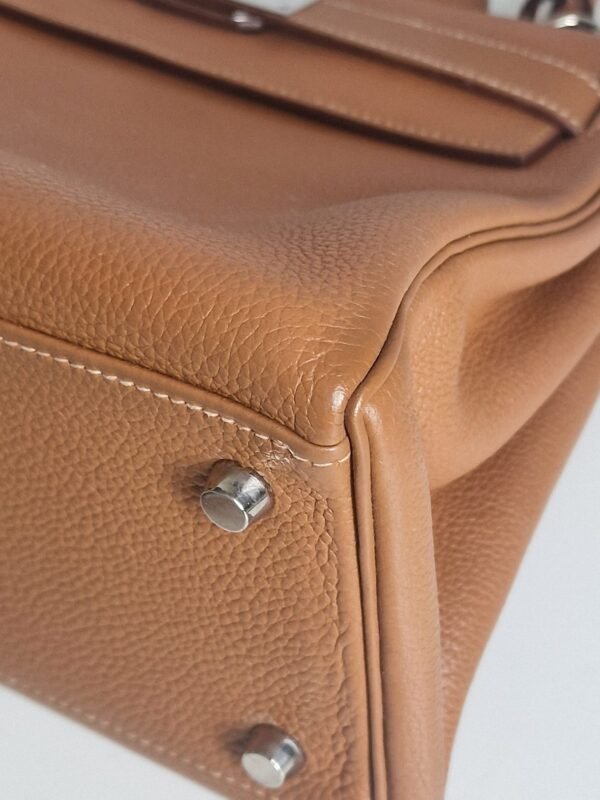 Hermes Kelly 28 Gold PHW togo bottom