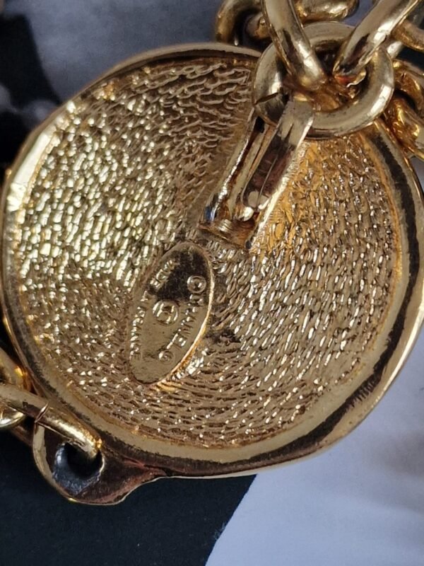 CHANEL Belt Chain Coco Vintage Necklace close-up 2