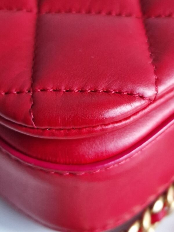 Chanel nailed flap bag in red calfskin GHW corner 4