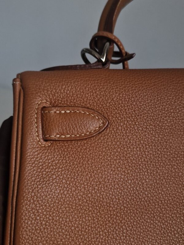 Hermes Kelly 28 Gold PHW togo back corner