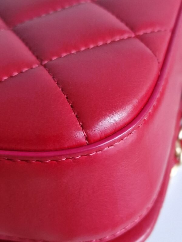 Chanel nailed flap bag in red calfskin GHW corner 1