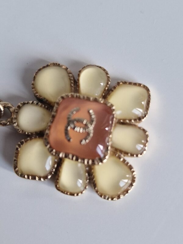 Chanel Necklace close 1