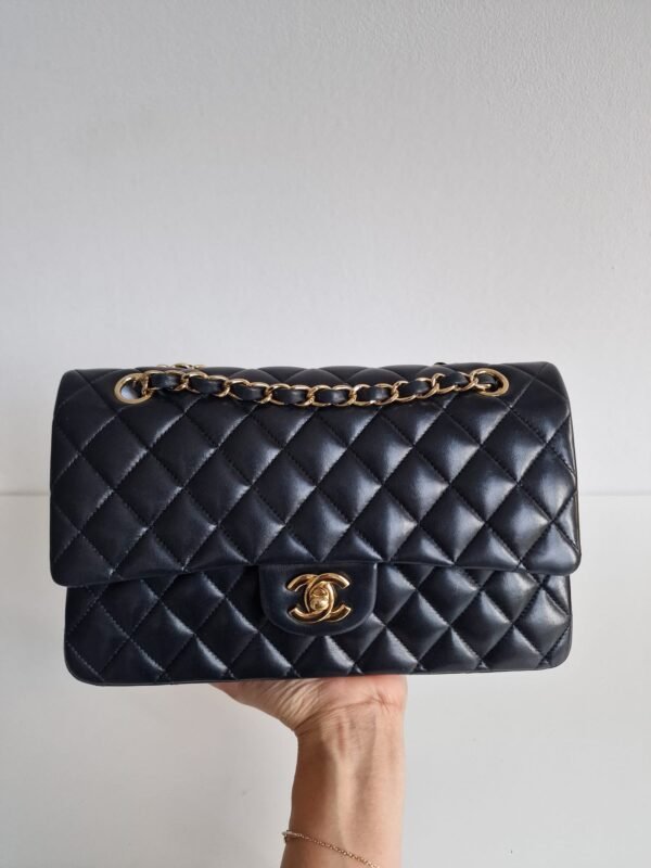 puffy Chanel medium classic in hand puffy Chanel medium classic in hand
