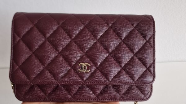 Chanel WOC dark red in hand